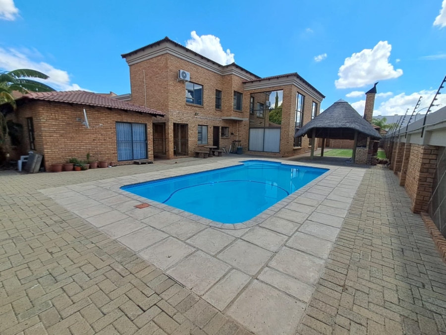 4 Bedroom Property for Sale in Roylglen Gardens Northern Cape